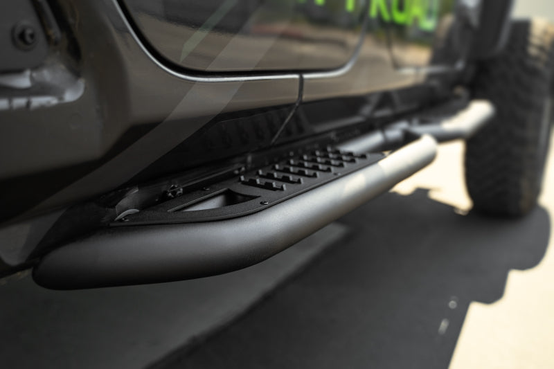 DV8 Offroad 18-23 Jeep Wrangler JL 4 Door Body/Pinch Weld Mounted Step DV8 Offroad Side Steps AXOPROS