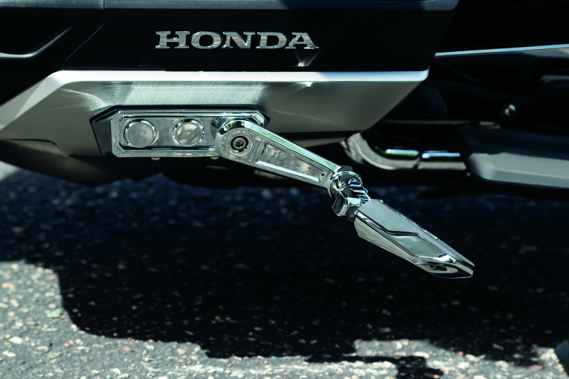 Kuryakyn Omni Cruise Mnt With Pegs Chrome Kuryakyn Footpegs AXOPROS