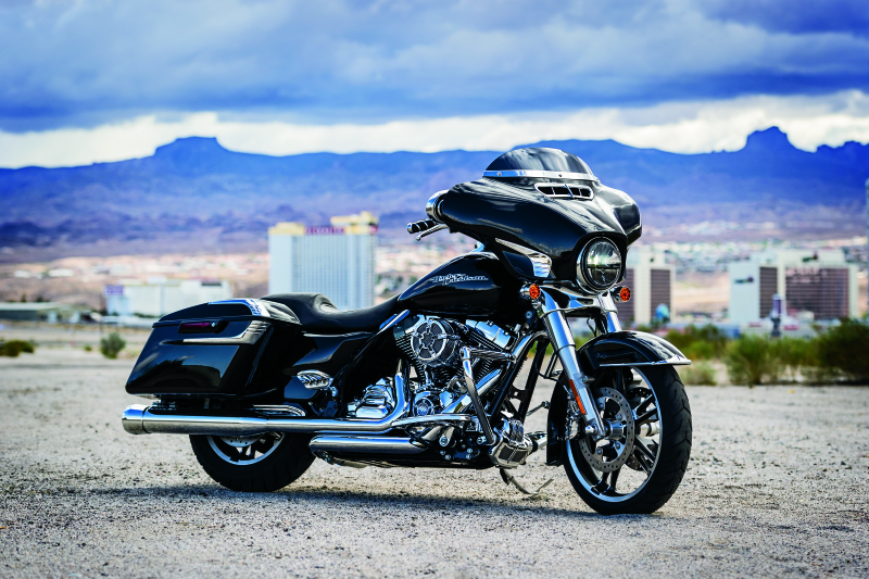 Kuryakyn Smooth Windshield Trim 14-Up Touring Chrome Kuryakyn Exterior Trim AXOPROS