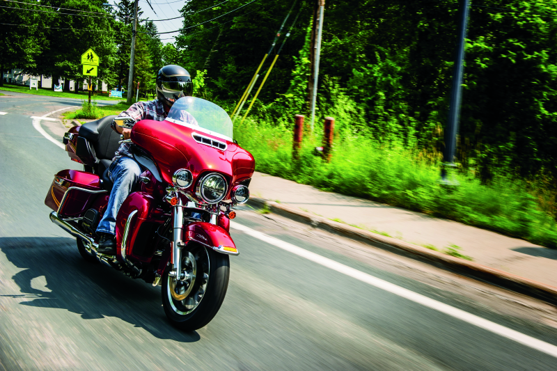 Kuryakyn Smooth Windshield Trim 14-Up Touring Chrome Kuryakyn Exterior Trim AXOPROS