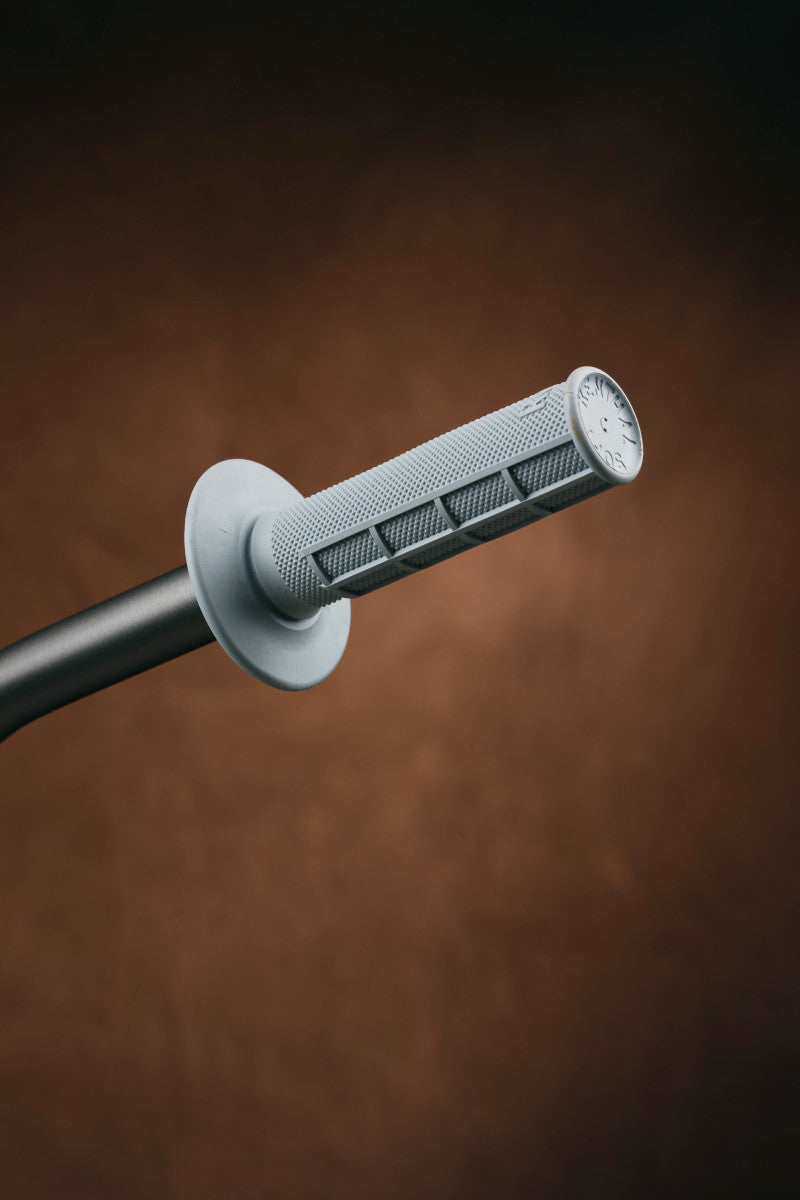 Renthal MX Grips Soft Diamond/ Waffle - Light Grey Renthal Grips AXOPROS