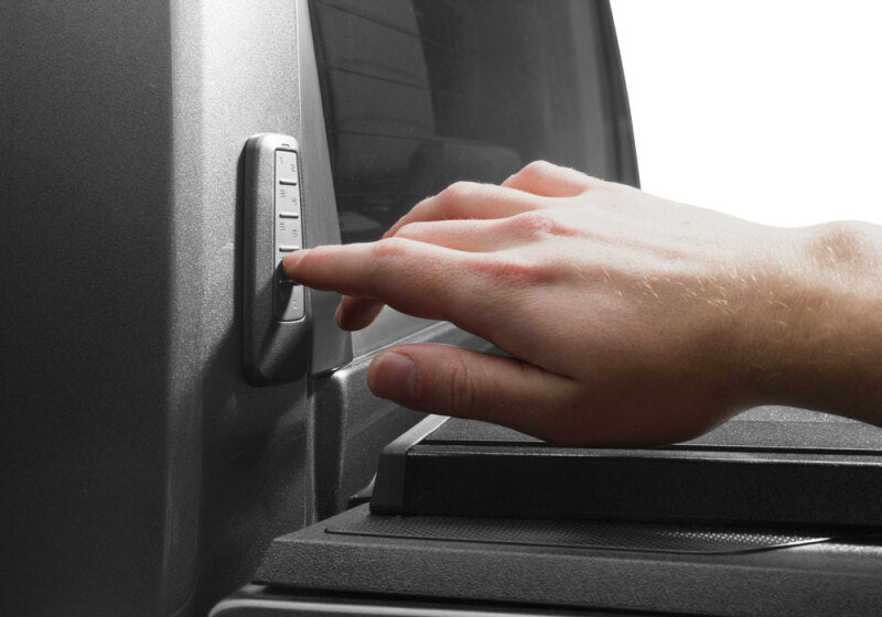 Retrax 21-23 Ford F-150 SuperCrew/Super Cab 5.5ft. Bed Retrax EQ Retrax Retractable Bed Covers  AXOPROS