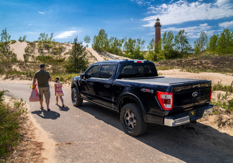 Roll-N-Lock 14-18 Chevy Silverado/Sierra 1500 XSB 68in M-Series Retractable Tonneau Cover Roll-N-Lock Tonneau Covers - Retractable AXOPROS