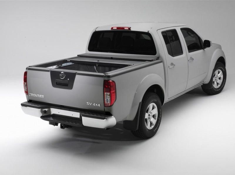 Roll-N-Lock 16-18 Toyota Tacoma Crew Cab SB 60-1/2in M-Series Retractable Tonneau Cover Roll-N-Lock Tonneau Covers - Retractable AXOPROS