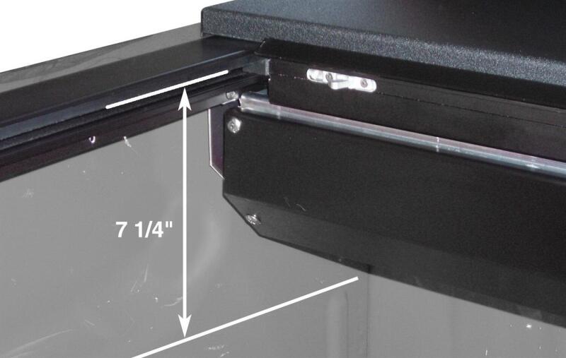 Roll-N-Lock 17-18 Ford F-250/F-350 Super Duty LB 96-1/2in M-Series Retractable Tonneau Cover Roll-N-Lock Tonneau Covers - Retractable AXOPROS