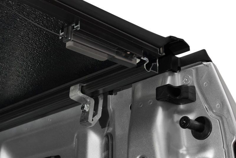 UnderCover 15-20 Ford F-150 5.5ft Flex Bed Cover Undercover Bed Covers - Folding AXOPROS