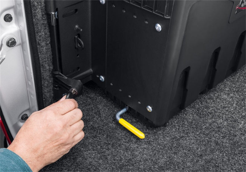 UnderCover 2022 Nissan Frontier Ext/Crew All Beds Drivers Side Swing Case - Black Smooth Undercover Truck Boxes & Storage AXOPROS