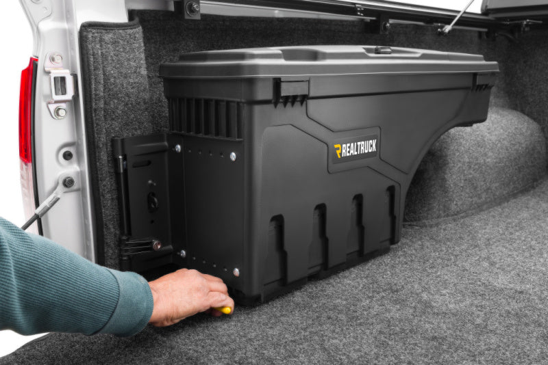 UnderCover 2022 Nissan Frontier Ext/Crew All Beds Drivers Side Swing Case - Black Smooth Undercover Truck Boxes & Storage AXOPROS