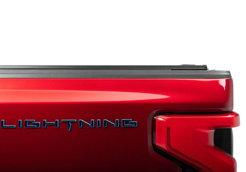 Retrax 21-22 Ford F-150 Super Crew/Super Cab (Incl. 2022 Lightning) 5.5ft Bed RetraxPRO MX Retrax Retractable Bed Covers  AXOPROS