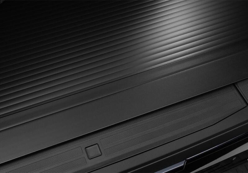 Retrax 21-22 Ford F-150 Super Crew/Super Cab (Incl. 2022 Lightning) 5.5ft Bed RetraxONE XR Retrax Retractable Bed Covers  AXOPROS