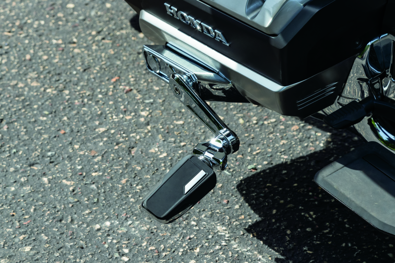 Kuryakyn Omni Cruise Mnt With Pegs Chrome Kuryakyn Footpegs  AXOPROS