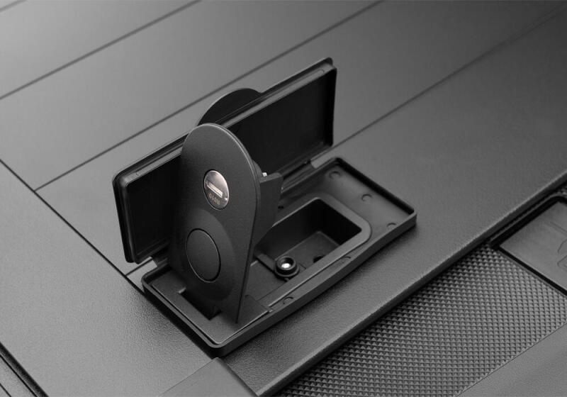 Retrax 21-22 Ford F-150 Super Crew/Super Cab (Incl. 2022 Lightning) 5.5ft Bed RetraxPRO XR Retrax Retractable Bed Covers  AXOPROS