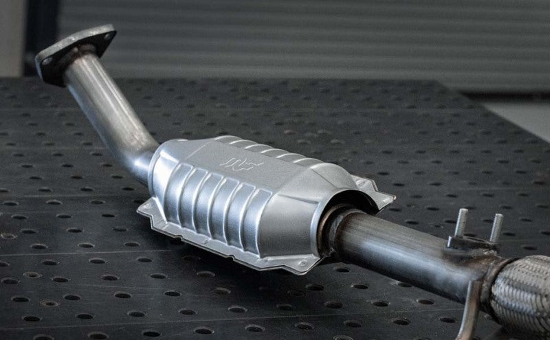 MagnaFlow Conv Direct Fit 11-16 Chevrolet Silverado 2500HD/3500HD / GMC Sierra 2500HD/3500HD Magnaflow Catalytic Converter Direct Fit  AXOPROS