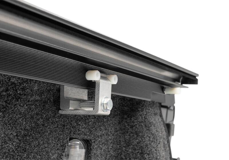 Retrax 21-22 Ford F-150 Super Crew/Super Cab (Incl. 2022 Lightning) 5.5ft Bed RetraxONE MX Retrax Retractable Bed Covers  AXOPROS