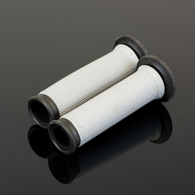Renthal Road Dual Compound Grips 32 mm. O.D. - White/ Black Renthal Grips  AXOPROS