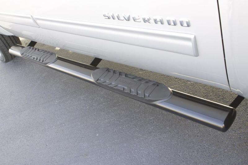 Lund 07-17 Chevy Silverado 1500 Crew Cab 5in. Oval Straight SS Nerf Bars - Polished LUND Nerf Bars  AXOPROS