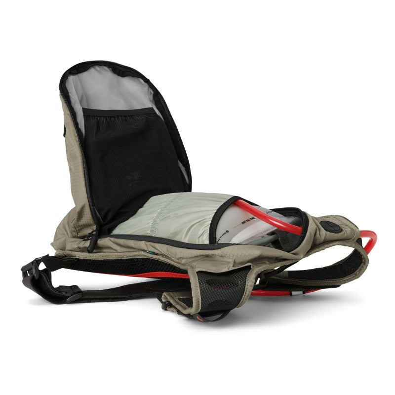 USWE Outlander Moto Hydration Pack 9L - Sand USWE Bags - Hydration Packs  AXOPROS