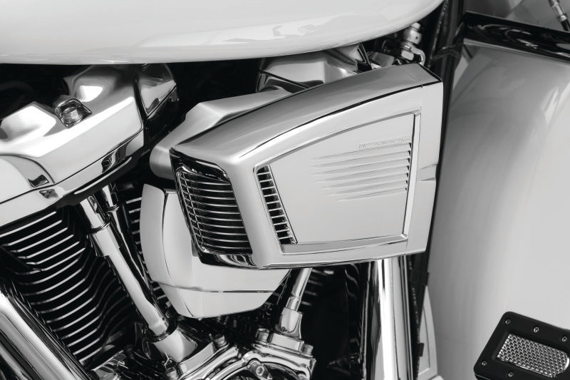 Kuryakyn Servo Cover Milwaukee-8 With Kuryakyn Air Cleaners Black Kuryakyn Air Intake Components  AXOPROS