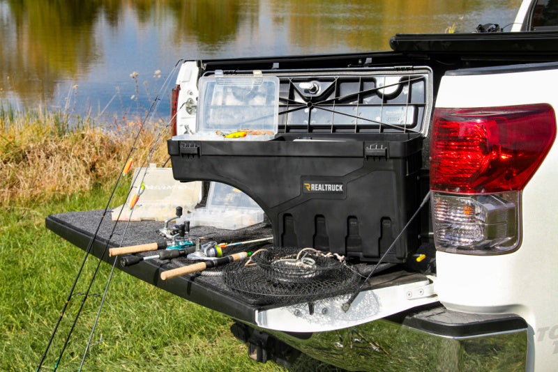 UnderCover 19-20 Chevy Silverado 1500 Passengers Side Swing Case - Black Smooth Undercover Truck Boxes & Storage  AXOPROS