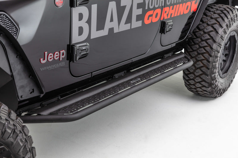 Go Rhino 18-20 Jeep Wrangler JLU Dominator Extreme D6 SideSteps Complete Kit w/SideStep + Brkts Go Rhino Side Steps  AXOPROS