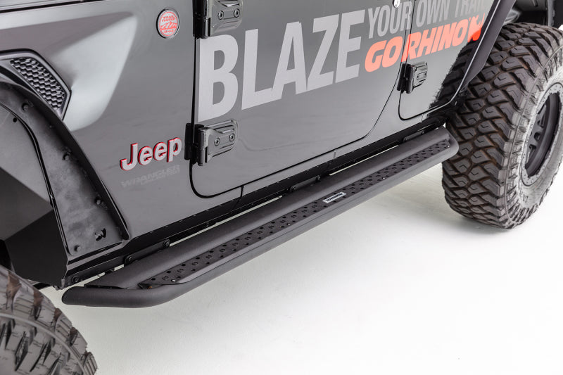 Go Rhino 18-20 Jeep Wrangler JLU Dominator Extreme DSS SideSteps Complete Kit w/SideStep + Brkts Go Rhino Side Steps  AXOPROS