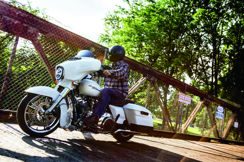 Kuryakyn Oil Cooler Cover Milwaukee-8 Chrome Kuryakyn Other Body Components  AXOPROS