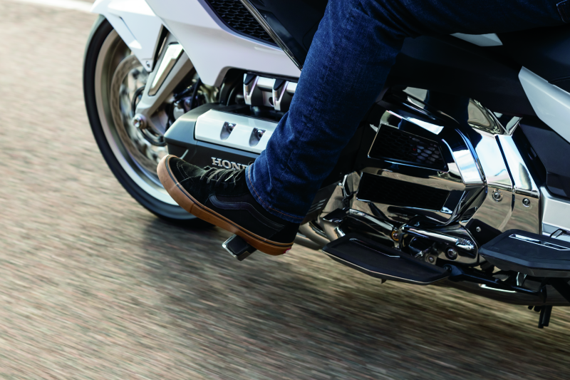 Kuryakyn Omni Cruise Mnt With Pegs Chrome Kuryakyn Footpegs  AXOPROS