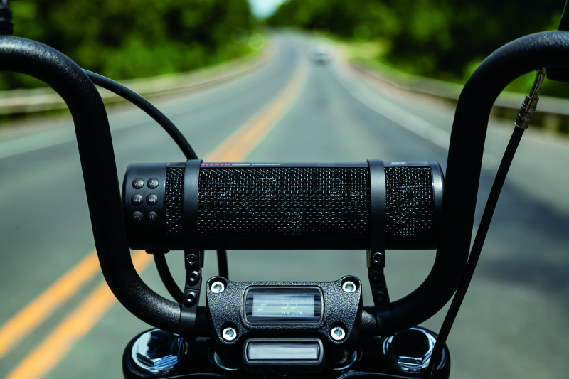 Kuryakyn Road Thunder Plus Sound Bar Satin Black Kuryakyn Audio  AXOPROS