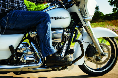 Kuryakyn Starter Cover Milwaukee-8 Chrome Kuryakyn Engine Covers  AXOPROS