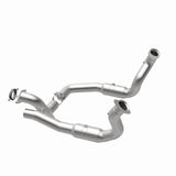 MagnaFlow Conv Direct Fit 11-14 Ford F-250 Super Duty / 350 Super Duty V8 6.2L Magnaflow Catalytic Converter Direct Fit  AXOPROS
