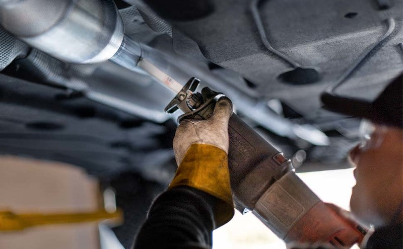MagnaFlow Conv Univ 2/2.5 D/S Single O2 FED Magnaflow Catalytic Converter Universal  AXOPROS
