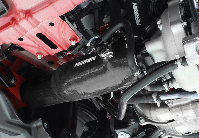 PERRIN 15-21 Subaru WRX / 14-18 Forester XT Turbo Inlet Hose 3in. w/ Turbo Adapter Flange - Black Perrin Performance Hoses  AXOPROS