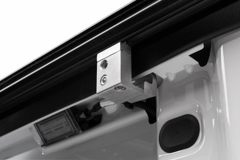 Retrax 15-22 Ford F-150 Super Crew/Super Cab/Reg Cab (6.5ft. Bed) Retrax IX Retrax Retractable Bed Covers  AXOPROS